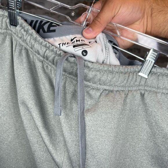 Nike therma fit swooshy/jogger pants - Picture 4 of 6